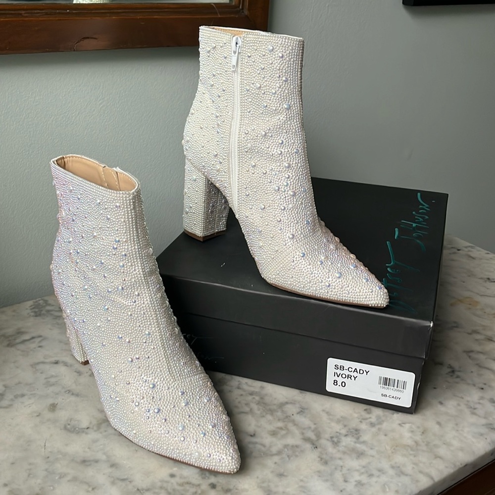Betsey Johnson Cady Boot - Ivory